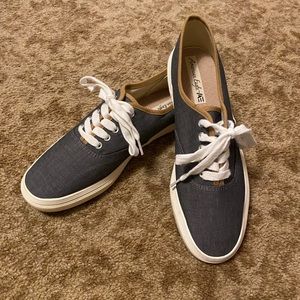 Never Worn American Eagle Sneaker